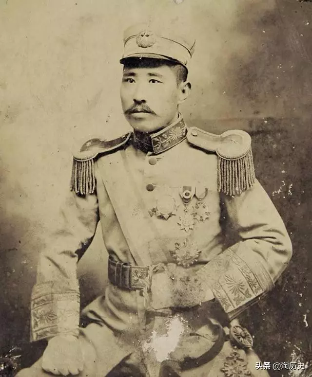 一個陪嫁丫鬟嫁給了總司令,他為她所向披靡,卻終留不住紅顏知己