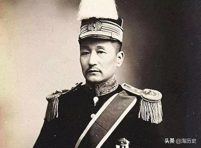 一個陪嫁丫鬟嫁給了總司令,他為她所向披靡,卻終留不住紅顏知己