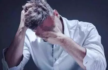 母親生前欠下20萬,大兒子裝聾作啞,小兒子還債,見到債主蒙了