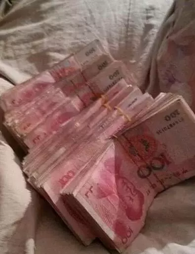母親生前欠下20萬,大兒子裝聾作啞,小兒子還債,見到債主蒙了
