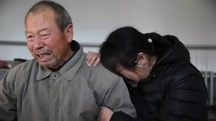 嫂子生產沒人照顧,父親讓女兒辭職照顧,女兒說的話使人淚目