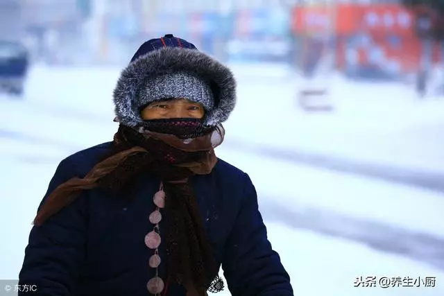 黑豆排骨湯的做法及功效——調中下氣、利尿明目!