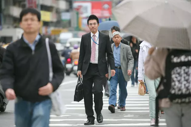 「我要幾歲才能領勞保年金?」規則變化霧煞煞! 「一張表告訴你」不用再算了