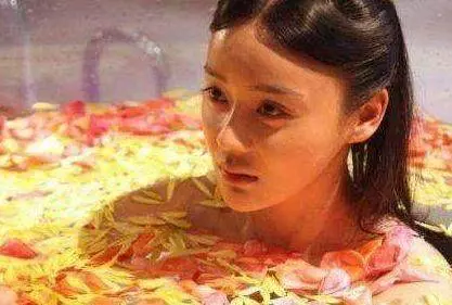 明星拍戲下半身不能看,一個比一個奇葩,原來我們都被騙了!