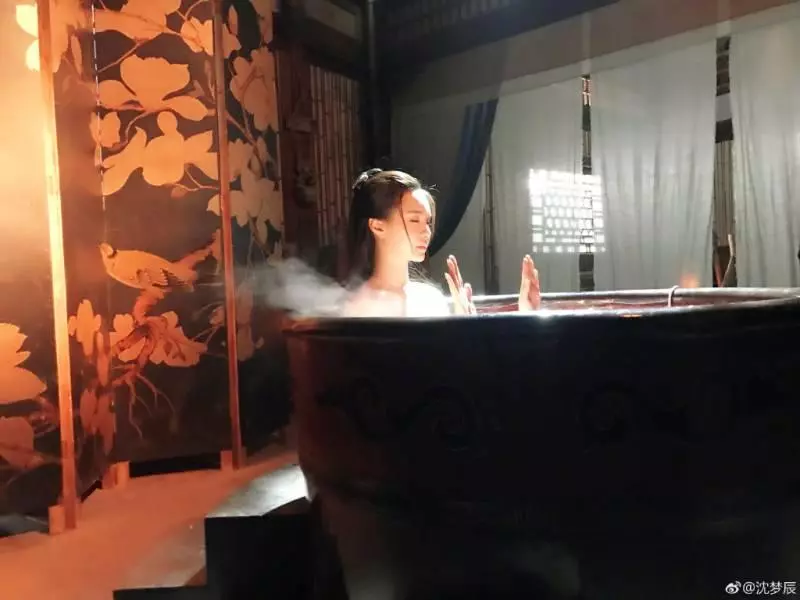 明星拍戲下半身不能看,一個比一個奇葩,原來我們都被騙了!