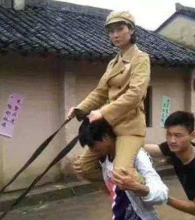 明星拍戲下半身不能看,一個比一個奇葩,原來我們都被騙了!