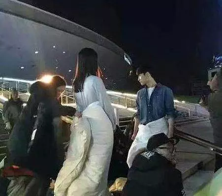 明星拍戲下半身不能看,一個比一個奇葩,原來我們都被騙了!