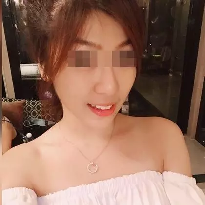 27歲飯局妹嫌「10萬包養金太少」,3名富豪卻搶著2500萬包養她!她素顏一曝光讓富豪氣瘋!