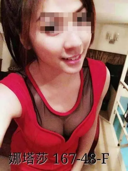 27歲飯局妹嫌「10萬包養金太少」,3名富豪卻搶著2500萬包養她!她素顏一曝光讓富豪氣瘋!