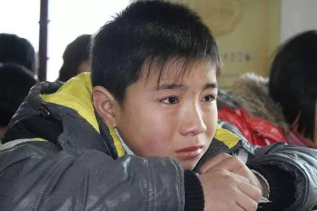 考上大學父親卻不供,我懷恨離家,8年後繼母才說出實情