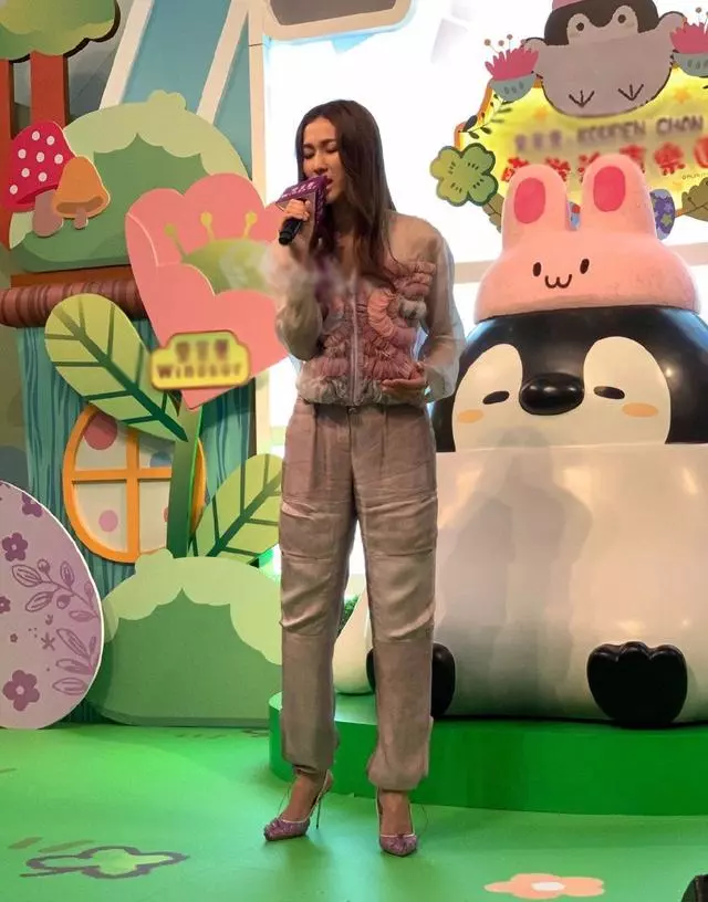 鍾嘉欣二胎後首次回港撈金,肌膚暗黃仿佛老了10歲!