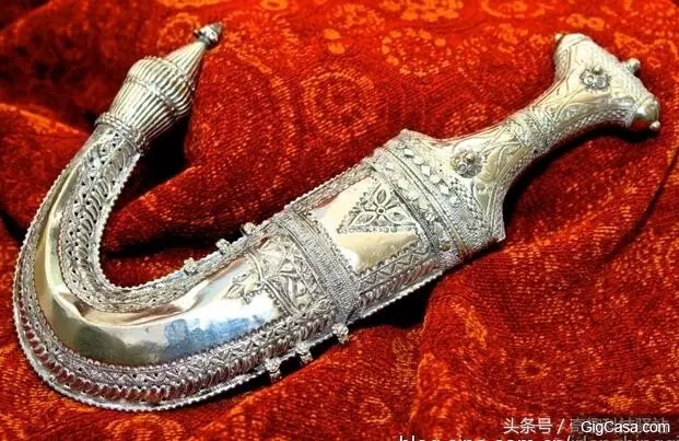強者才配得上!7種民族傳統「奇異武器」!#4 沒帶「這把刀」等於在這個國家「沒尊嚴」!