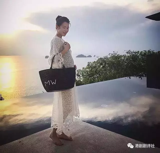 胡杏兒挺孕肚與老公出埠旅行 準備好再當媽媽