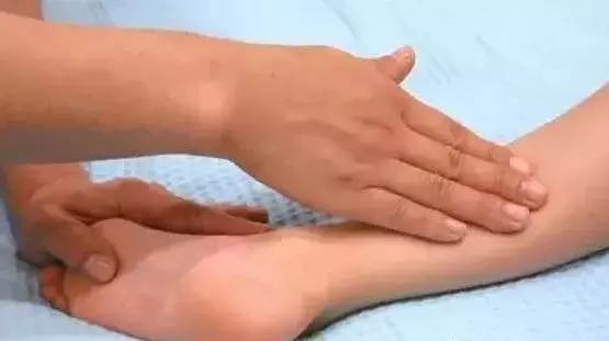 睡前5分鐘,堅持給孩子做這6個動作,不怕孩子長不高
