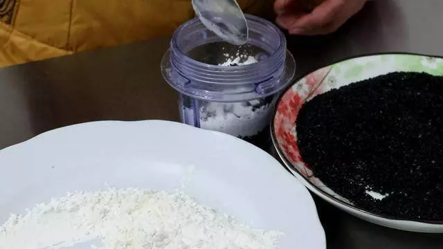 想喝黑芝麻糊,兩樣食材在家簡單搞定,味道香濃吃得放心