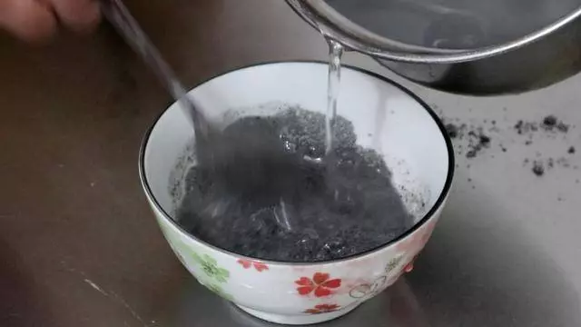 想喝黑芝麻糊,兩樣食材在家簡單搞定,味道香濃吃得放心