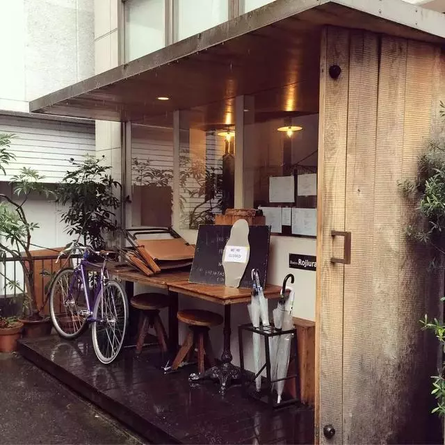奇葩日本小酒館!大清早就有顧客開始排隊去吃麵包!!