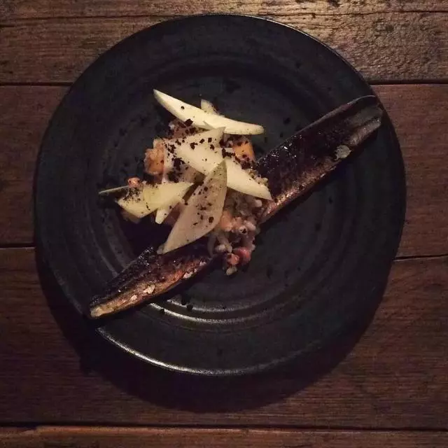 奇葩日本小酒館!大清早就有顧客開始排隊去吃麵包!!