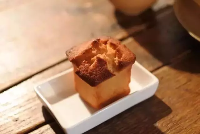 奇葩日本小酒館!大清早就有顧客開始排隊去吃麵包!!