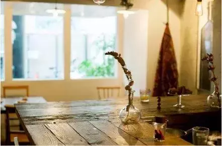 奇葩日本小酒館!大清早就有顧客開始排隊去吃麵包!!