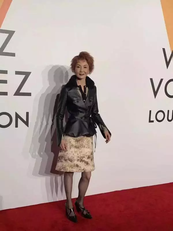 鄭秀文最新活動照,三層眼袋太搶鏡,相比下惠英紅更美