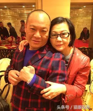 飾演黑幫老大爆紅的他,15歲當黑老大,65歲走穴為生,為愛妻洗心革面!