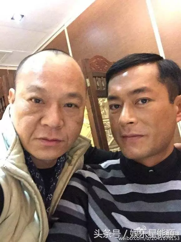飾演黑幫老大爆紅的他,15歲當黑老大,65歲走穴為生,為愛妻洗心革面!