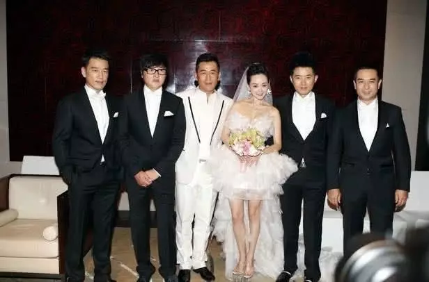 參加兄弟婚禮卻愛上新娘,3年後成自己老婆,婚禮轟動整個娛樂圈