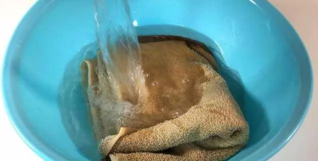 還在傻傻用肥皂洗毛巾?教你1個妙招,毛巾洗完就跟新的一樣,乾淨又健康