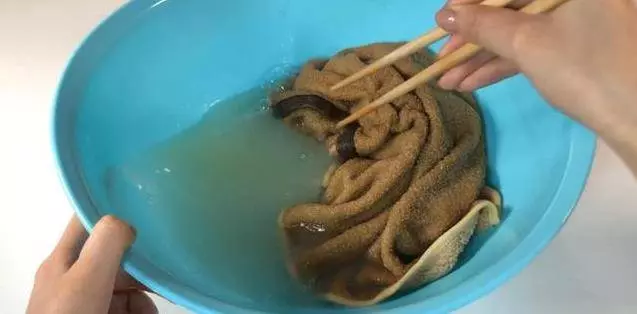 還在傻傻用肥皂洗毛巾?教你1個妙招,毛巾洗完就跟新的一樣,乾淨又健康