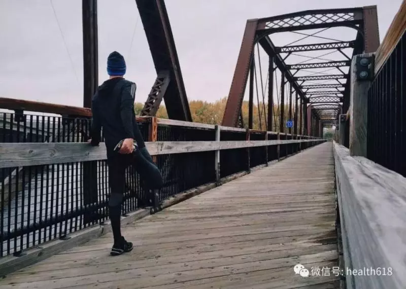 晚上餓肚子會燃燒脂肪嗎,睡一晚後空腹晨練減肥效果又如何呢?