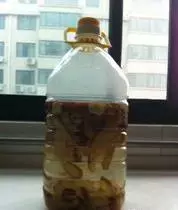 這種飲料叫【紅棗酵素】,在家自己做,經常喝治腰痛,喝出好氣色!
