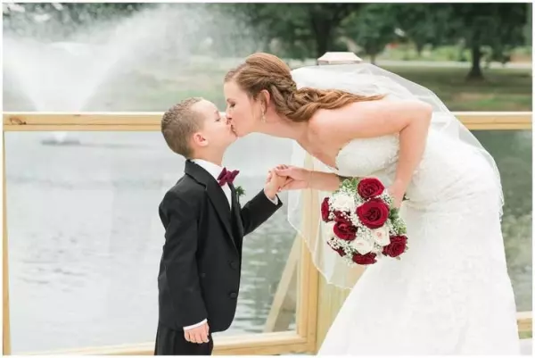 最感人誓詞!新娘在婚禮上對4歲繼子說:「雖然我不是生下你的人」讓孩子當場哭了!