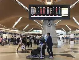 【陸兆福,快來看這里】6宗罪!! 大馬國際機場「甘榜級保安」 !! 安檢員聊天低頭玩手機,防恐?防個