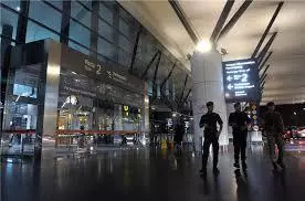 【陸兆福,快來看這里】6宗罪!! 大馬國際機場「甘榜級保安」 !! 安檢員聊天低頭玩手機,防恐?防個