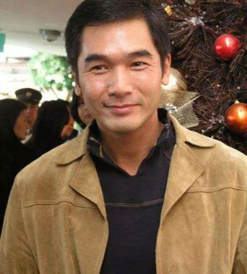 方中信50歲老婆曝光,原來是我們熟悉的她,網友:可惜了男神