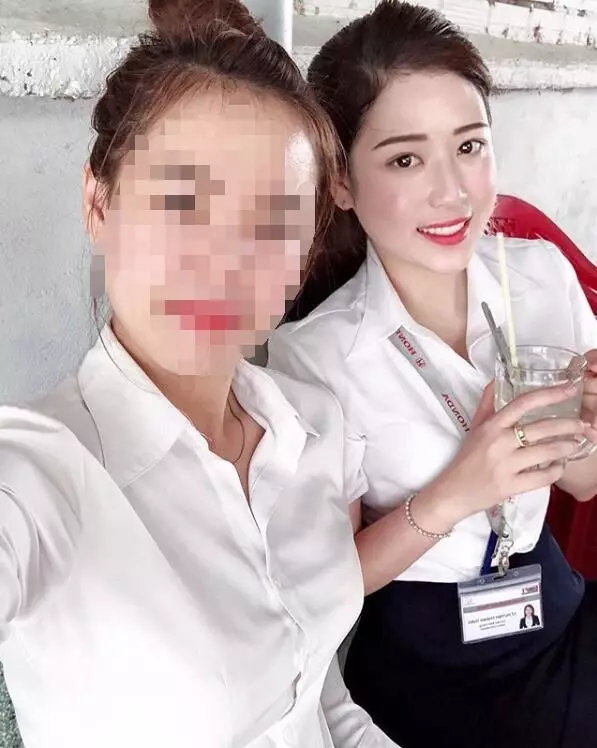 白襯衫快不行了...HONDA女業務穿黑窄裙賣車!車主暴動:每天賀成交 !