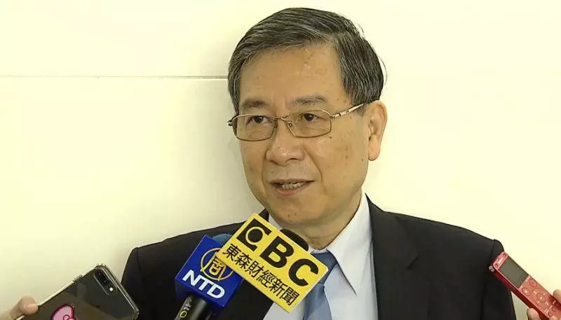 顧立雄喊少發股息 抗議電話灌爆金管會