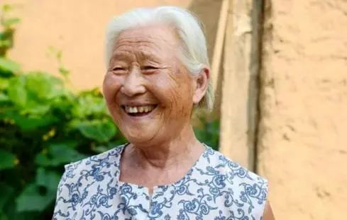 馬上要結婚了,婆婆說沒錢辦酒,看到姑子的陪嫁,我把婚房砸了