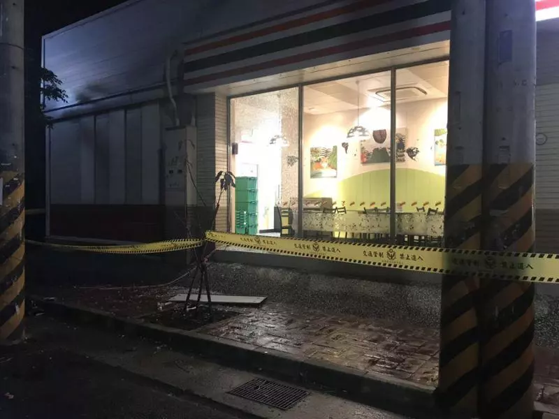 超商大夜打烊 提款機遭竊