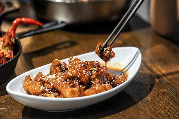 「糖醋排骨」別只會加糖和醋!大廚多加「1種料」,排骨香軟入味