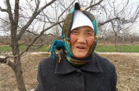 我懷孕後婆婆跑去給姑子帶孩,她生病姑子把她攆走,我笑接婆婆來