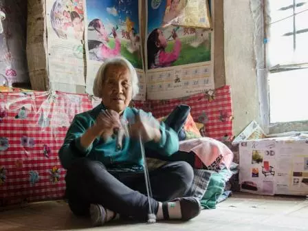 我懷孕後婆婆跑去給姑子帶孩,她生病姑子把她攆走,我笑接婆婆來