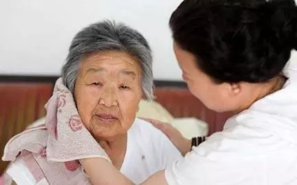 婆婆過年躲姑子家,我到姑子家大鬧,推門後的場景我長跪不起