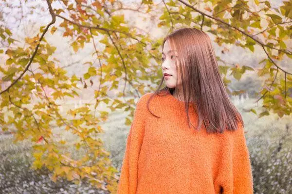 男子月薪過萬不願交工資卡,妻子賭氣拿卡去消費,刷卡時無語了