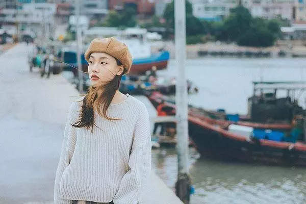男子月薪過萬不願交工資卡,妻子賭氣拿卡去消費,刷卡時無語了