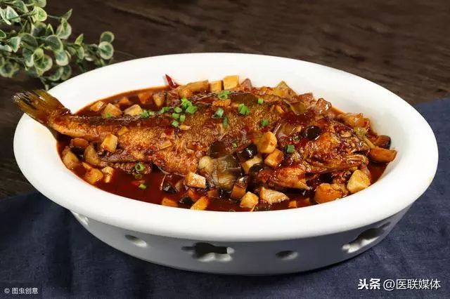 想要調養肝臟,先主動放棄這3類食物,別總是管不住嘴