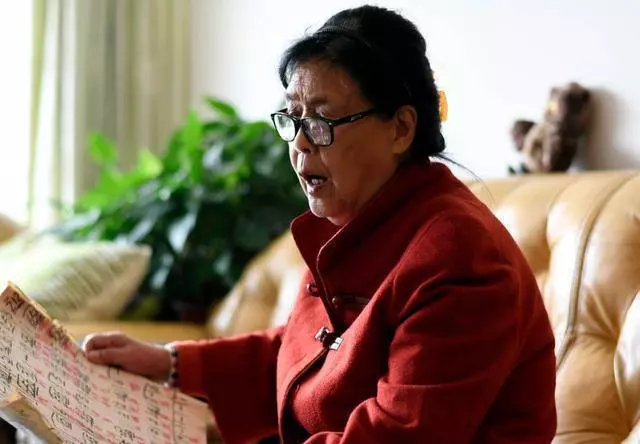 賓士車主仗勢欺人刁難6歲孫女,老人一氣之下亮出身份證,車主瞬間慌了神