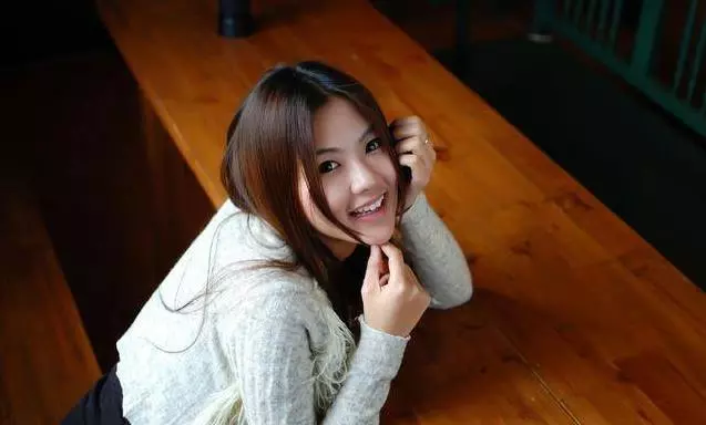 老公出軌女秘書,老婆不哭不鬧,而且自己凈身出戶,兩年後街上偶遇,丈夫蒙了