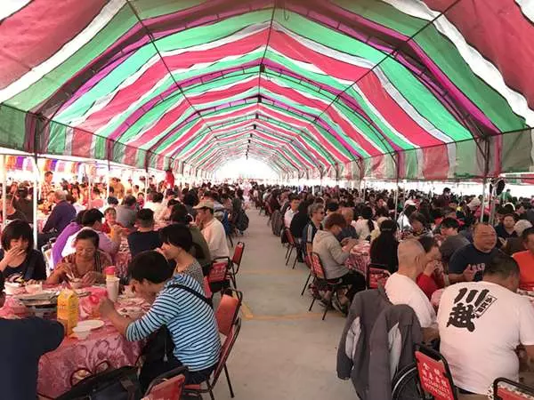 南下吃喜酒!親戚辦流水席「一桌5000元」還收禮金 發文問「菜色會很好嗎」南北網友吵翻天